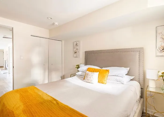Cozy 2 Brm Mins Away From United Center Chicago