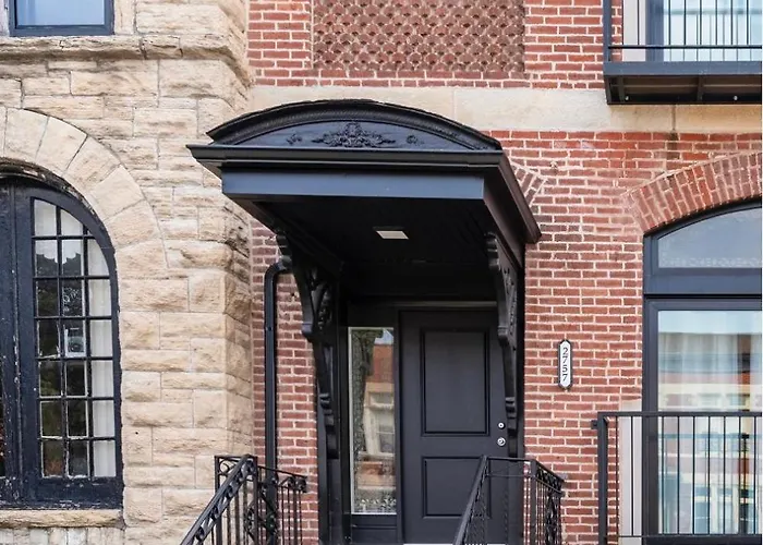 Cozy 2 Brm Mins Away From United Center